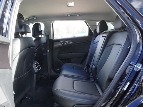 Used 2025 Kia Sportage EX image 34