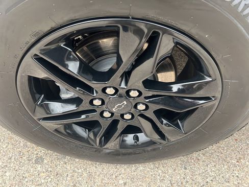 Used 2023 Chevrolet Traverse LT w/ Midnight/Sport Edition image 43