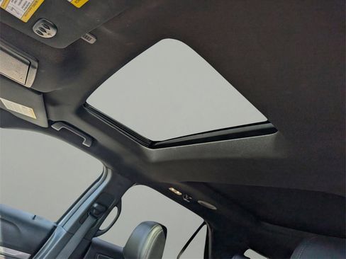 Used 2018 Ford Explorer XLT w/ Equipment Group 202A image 19