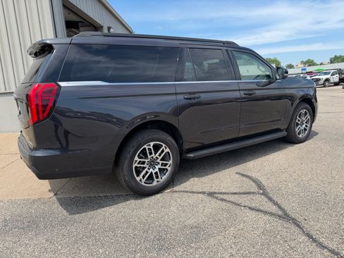 Used 2025 Ford Expedition Max Active AWD/4WD image 4