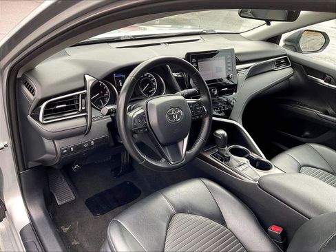 Used 2023 Toyota Camry SE FWD image 8