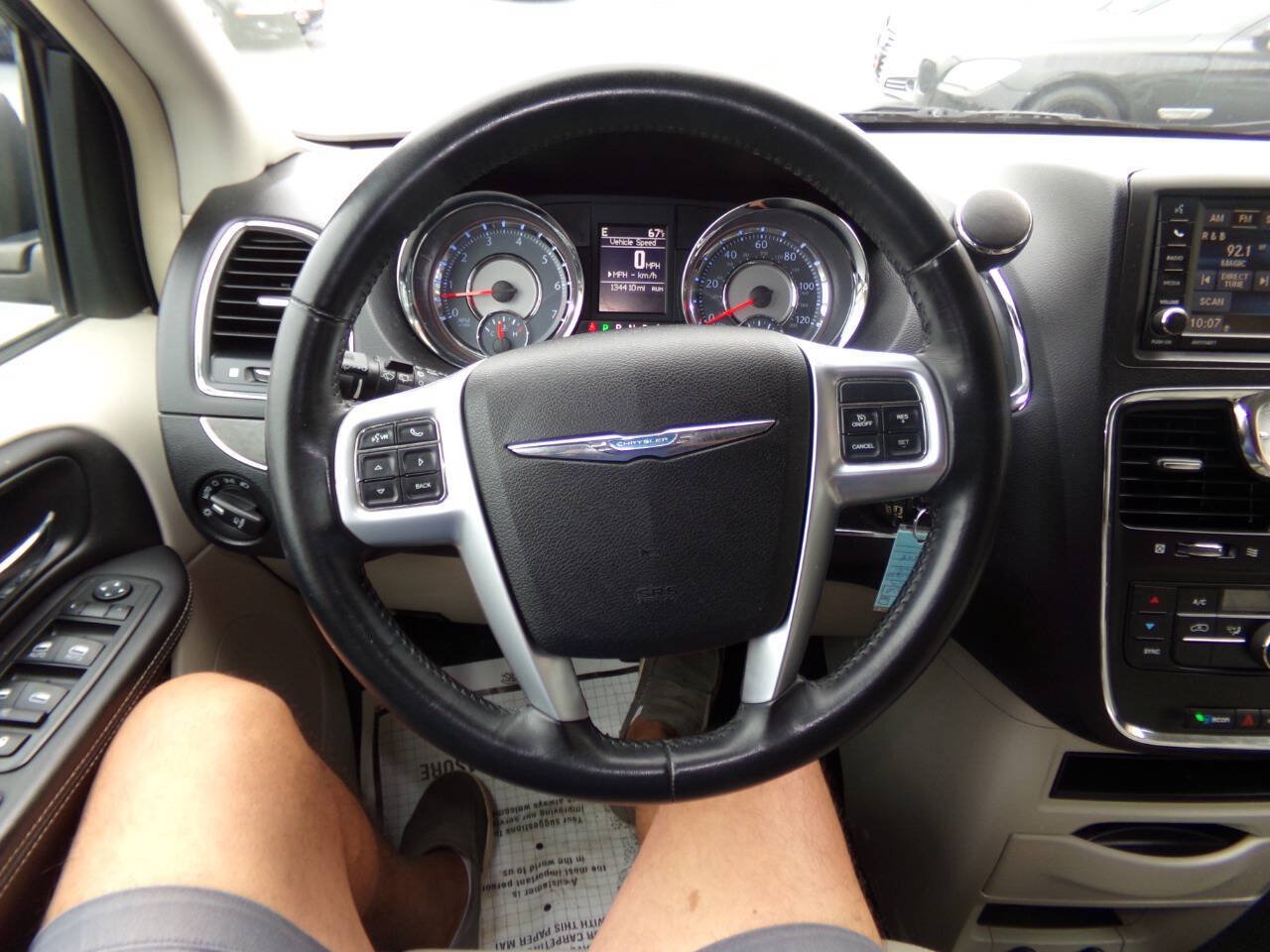 Used 2013 Chrysler Town & Country Touring FWD image 53