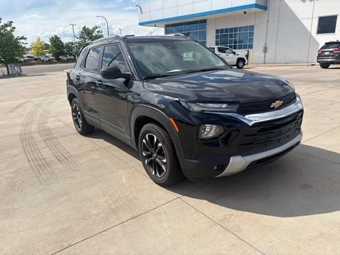 Used 2022 Chevrolet TrailBlazer LT FWD image 3