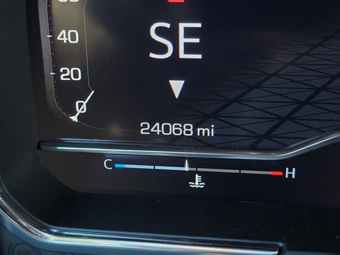 Used 2024 GMC Sierra 1500 AT4 w/ Technology Package image 34