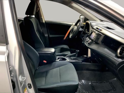 Used 2015 Toyota RAV4 LE AWD/4WD image 9