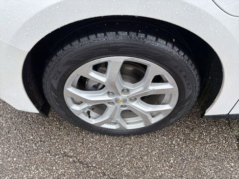 Used 2018 Chevrolet Volt Premier w/ Driver Confidence Package FWD image 25