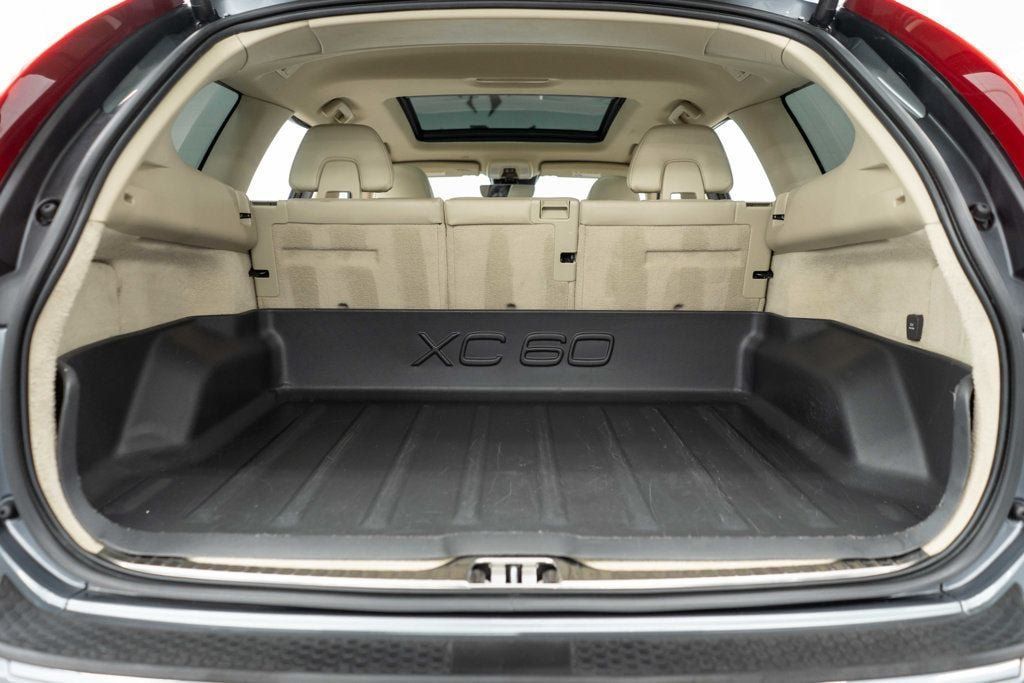 Used 2016 Volvo XC60 T5 Premier w/ Proximity Package FWD image 24