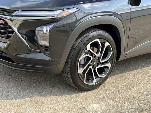 Used 2025 Chevrolet Trax RS w/ Sunroof Package FWD image 11