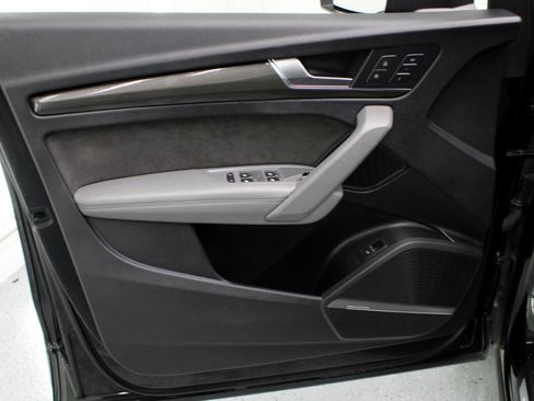 Used 2019 Audi SQ5 Premium Plus w/ Premium Plus Package image 36