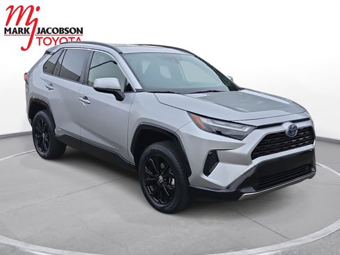 Used 2023 Toyota RAV4 SE image 5
