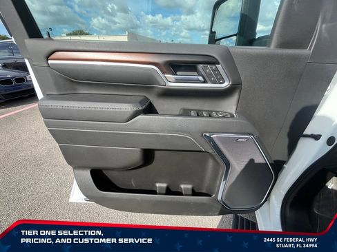 Used 2025 GMC Sierra 3500 Denali w/ Denali Reserve Package AWD/4WD image 23