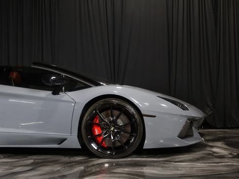 Used 2014 Lamborghini Aventador LP 700-4 image 8