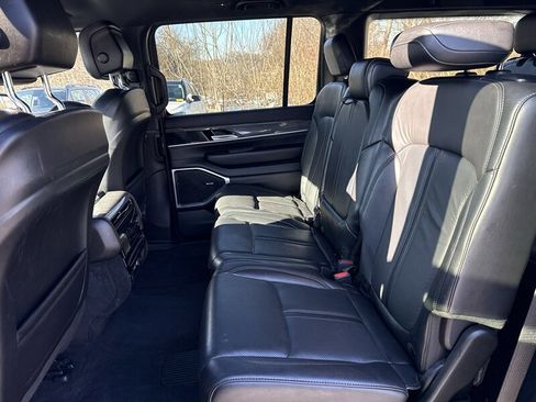 Used 2022 Jeep Wagoneer Series II image 14