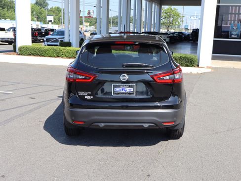 Used 2021 Nissan Rogue Sport S FWD image 9