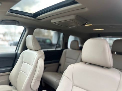 Used 2019 Honda Pilot Touring image 11