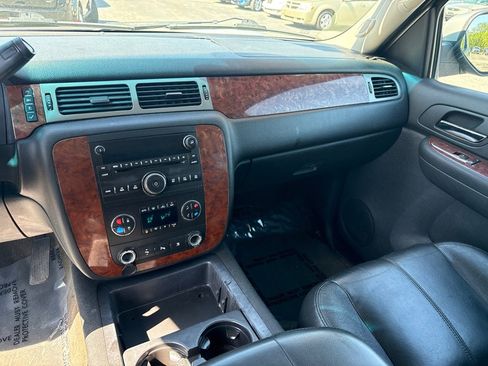 Used 2008 Chevrolet Suburban LT w/ LT Preferred Equipment Group AWD/4WD image 15