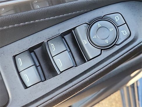 Used 2023 Chevrolet Traverse LT image 22