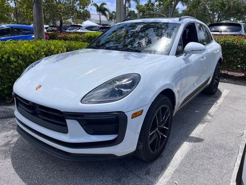 Used 2023 Porsche Macan image 3