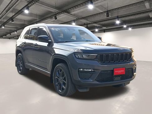 Used 2025 Jeep Grand Cherokee Limited w/ Trailer Tow Package AWD/4WD image 2