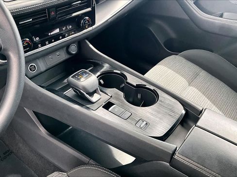 Certified 2021 Nissan Rogue SV FWD image 16