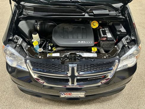 Used 2018 Dodge Grand Caravan SE w/ UConnect Hands-Free Group image 49