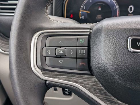 Used 2024 Jeep Wagoneer L Series II RWD image 26
