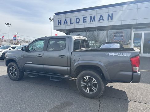 Used 2016 Toyota Tacoma TRD Sport w/ Towing Package image 8