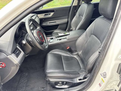 Used 2016 Jaguar XF Prestige AWD/4WD image 6