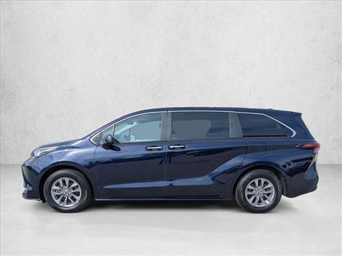 Used 2022 Toyota Sienna XLE AWD/4WD image 9