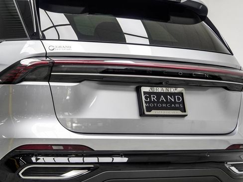 Used 2025 Lincoln Nautilus Premier AWD/4WD image 14