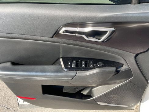 Used 2023 Kia Sportage EX image 12