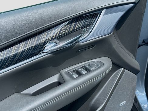 Used 2024 Cadillac XT6 Premium Luxury FWD image 25