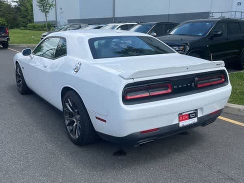 Used 2016 Dodge Challenger SRT w/ Technology Group RWD image 4