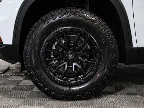 New 2026 GMC Acadia AT4 w/ LPO, Floor Liner Package AWD/4WD image 18