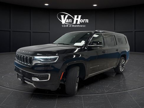 Used 2023 Jeep Wagoneer L Series III w/ Premium Group I AWD/4WD image 3