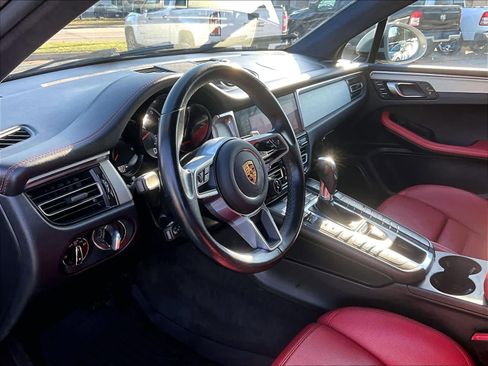 Used 2021 Porsche Macan Turbo image 8