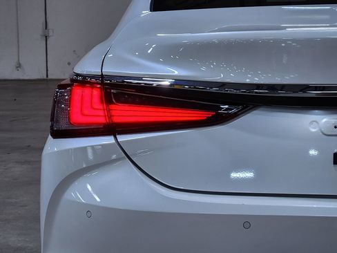 Used 2024 Lexus ES 350 w/ Premium Package image 20