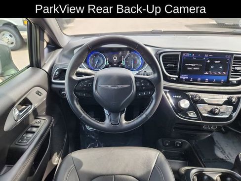 Used 2021 Chrysler Pacifica Touring-L AWD/4WD image 23