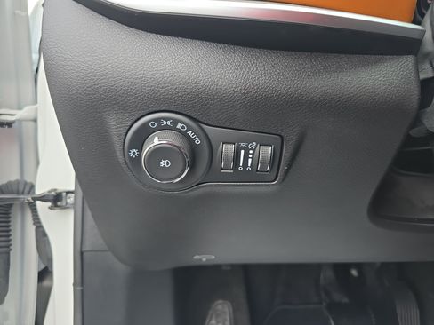 Used 2025 Jeep Compass Limited w/ Sun & Sound Group AWD/4WD image 25