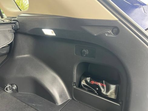 Used 2021 Toyota RAV4 XLE w/ Convenience Package FWD image 30
