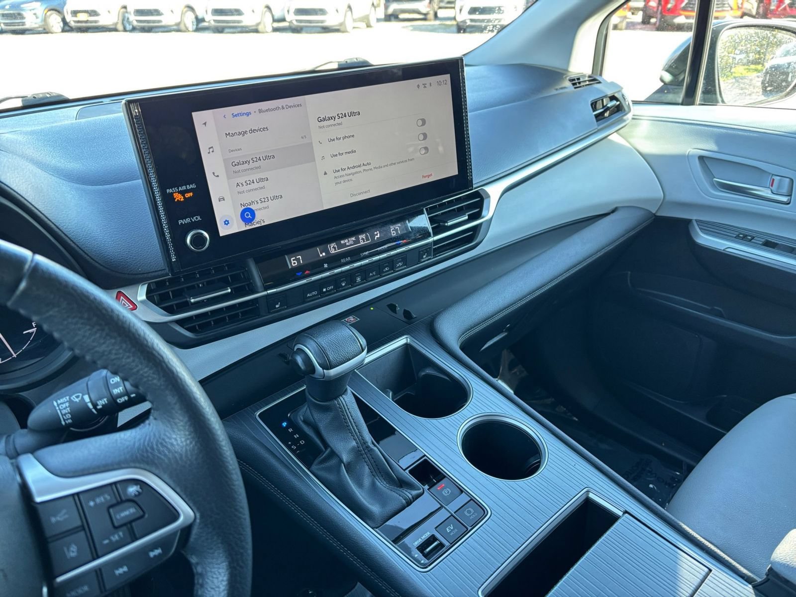 Used 2025 Toyota Sienna XLE FWD image 16