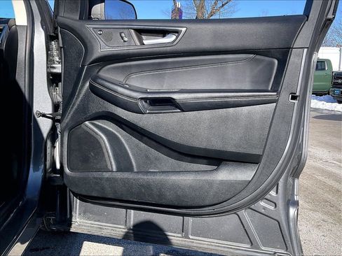Used 2023 Ford Edge Titanium image 11