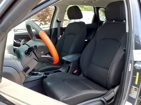 Used 2018 Hyundai Elantra GT FWD image 3