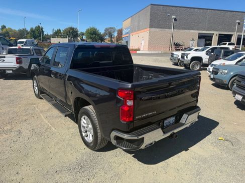 Used 2023 Chevrolet Silverado 1500 LT w/ Z71 Off-Road Package AWD/4WD image 3