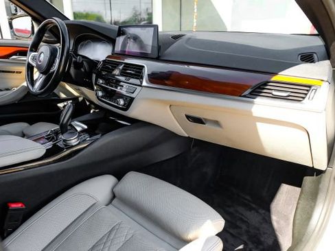 Used 2019 BMW 540i w/ Executive Package image 19