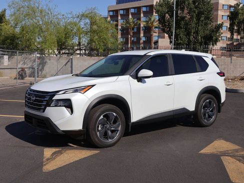 Used 2026 Nissan Rogue SV FWD image 8