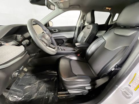 Used 2022 Jeep Compass Latitude AWD/4WD image 19