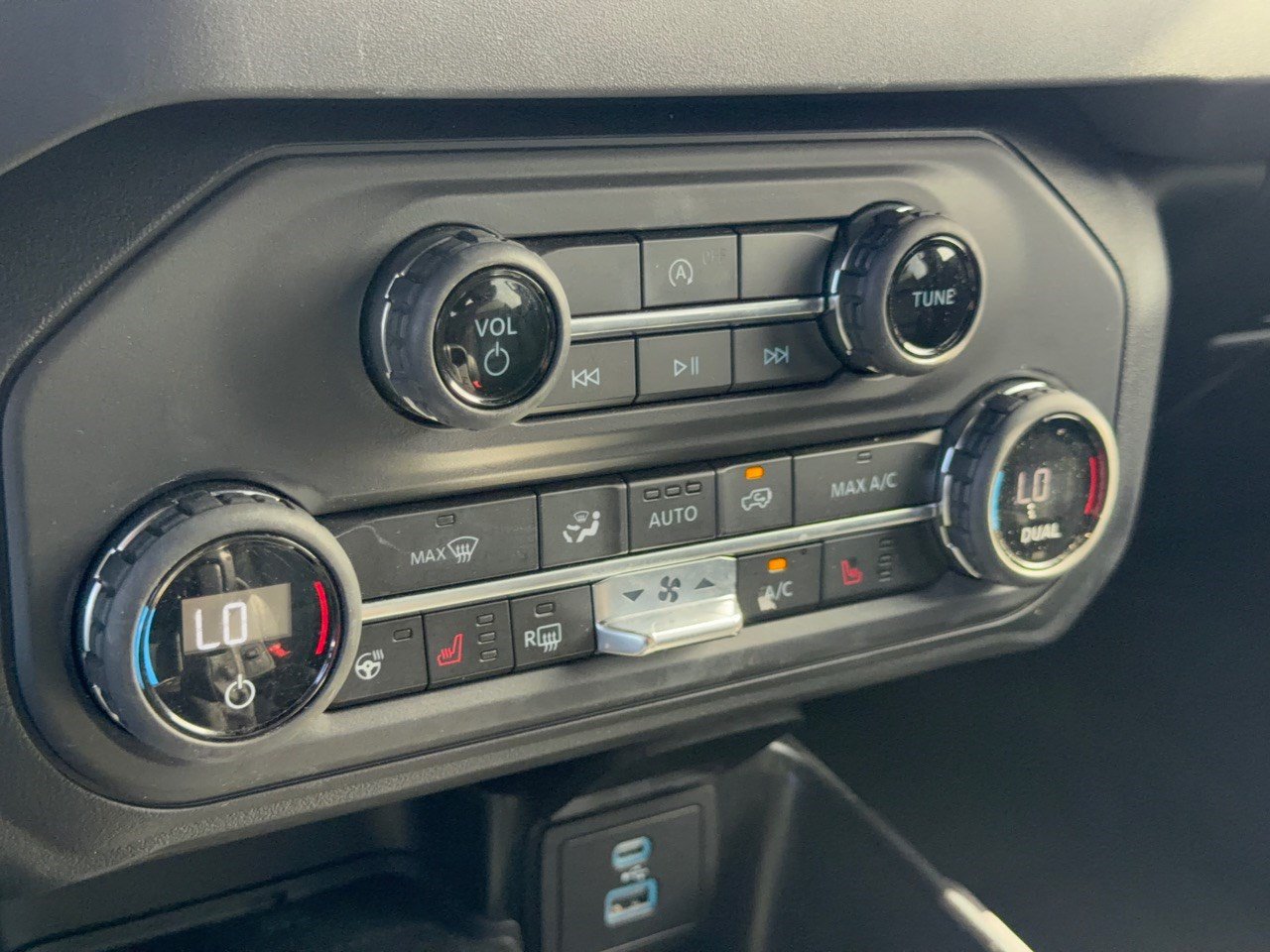 Used 2025 Ford Bronco Outer Banks AWD/4WD image 22