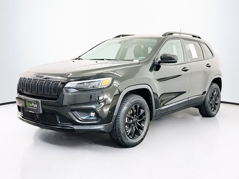Used 2023 Jeep Cherokee Altitude Lux image 3