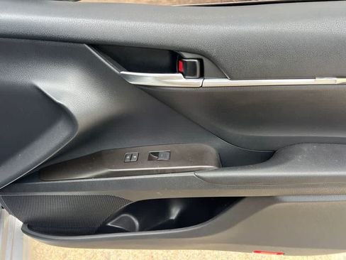 Used 2022 Toyota Camry SE FWD image 15